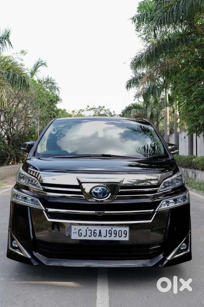 Toyota Vellfire 2.5 Executive Lounge, 2023, Petrol