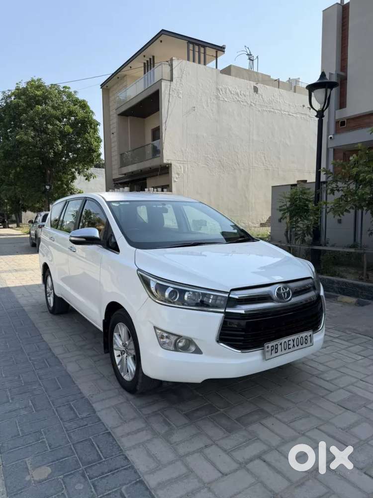 Toyota Innova Crysta 2.8 Zx At 7 Seater, 2016, Diesel