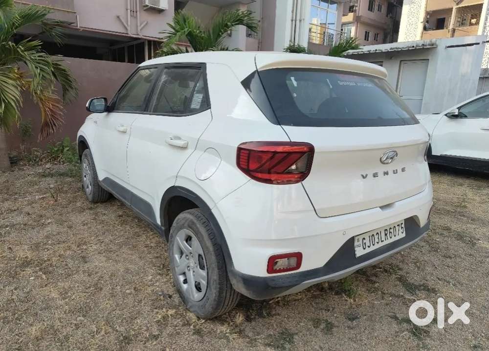 Hyundai Venue 2021 Petrol 15460 Km Used