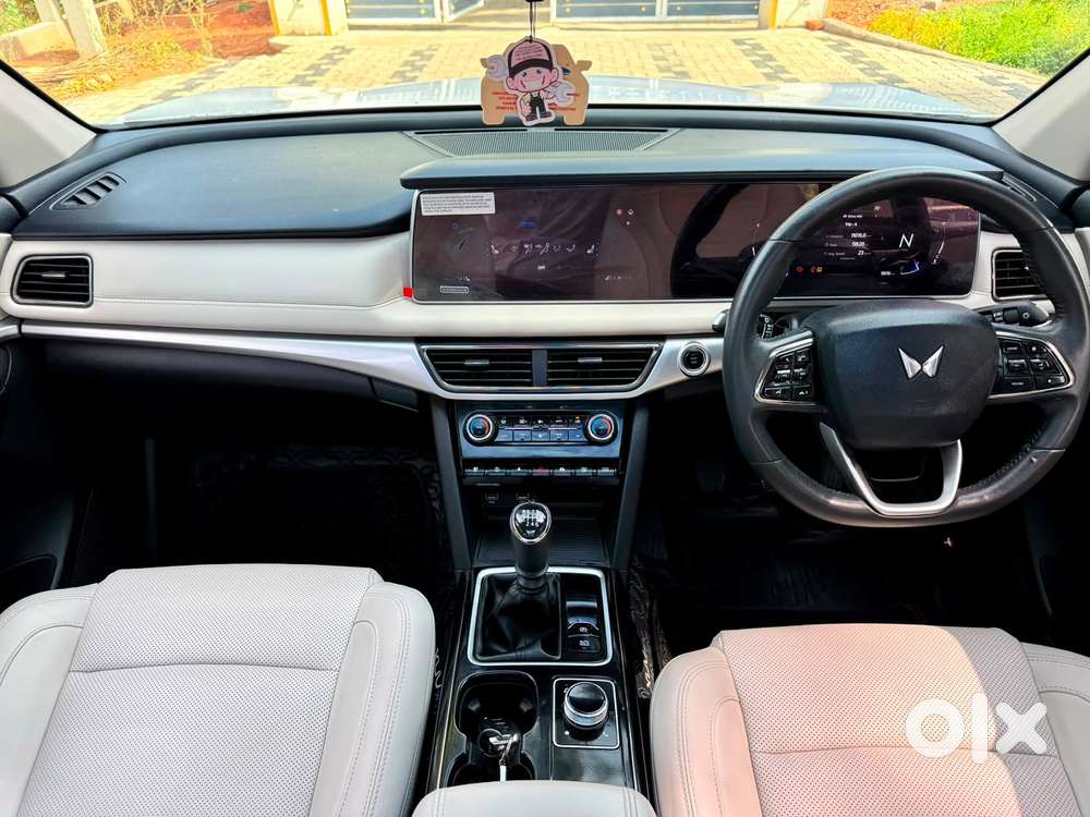 Mahindra Xuv700 2.2 Ax 7 Diesel Mt Luxury Pack Str, 2025, Diesel