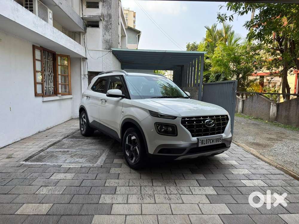 Hyundai Venue 2021 Petrol 18337 Km Driven Well Maintained