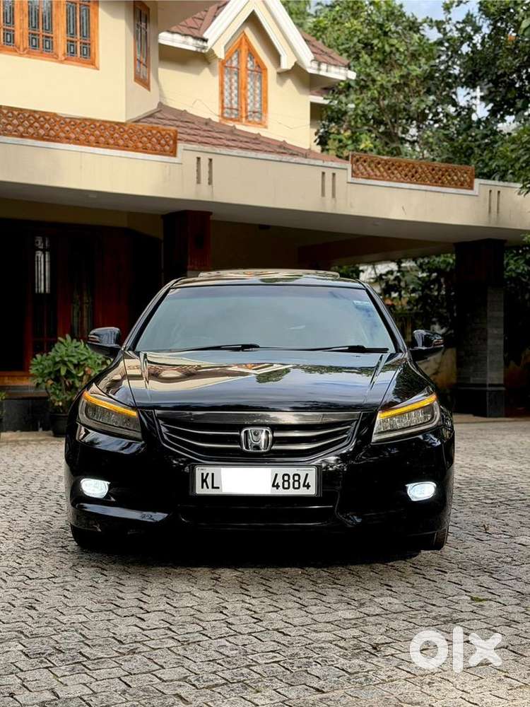 Honda Accord Petrol 2011 Sunroof Top End Model
