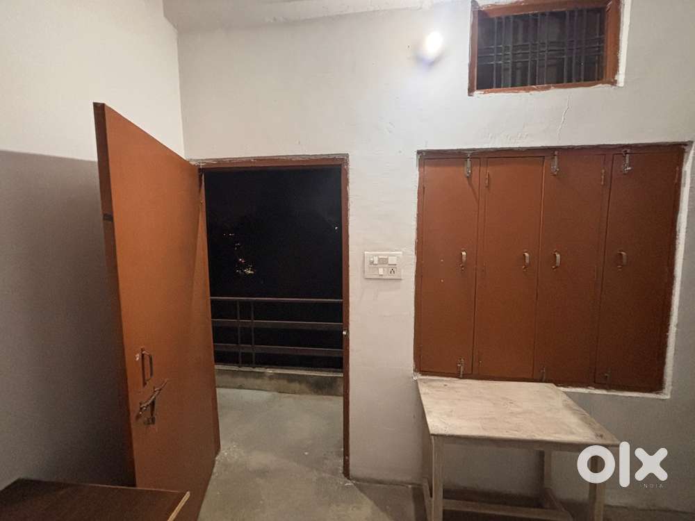 Room for rent (student)