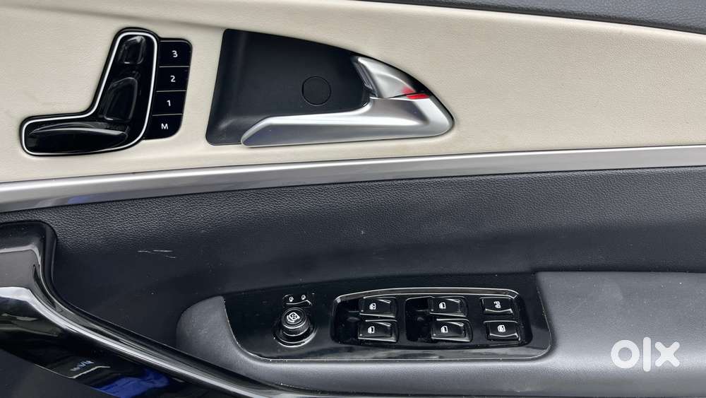 Mahindra Xuv700 2.2 Ax 7 Diesel Mt Luxury Pack Str, 2024, Diesel
