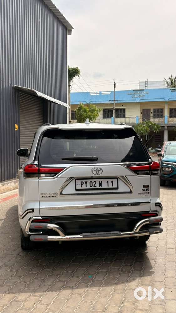 Toyota Innova Hycross 2023