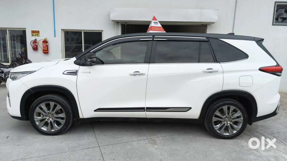 Toyota Innova Hycross 2.0 Zx (o) Hybrid 7 Str, 2024, Petrol