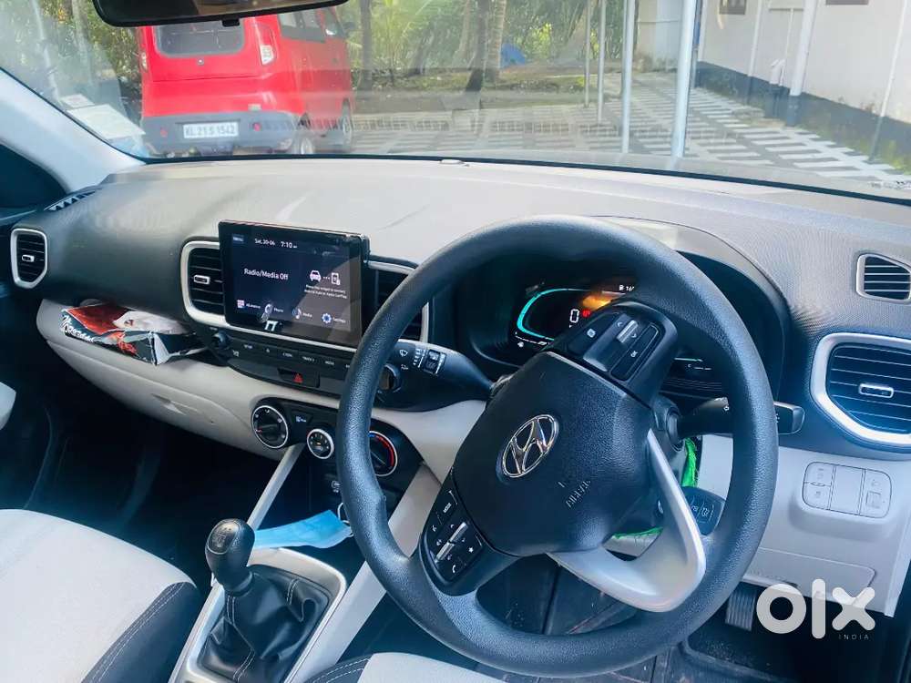 Hyundai Venue 2024 Petrol 18000 Km Driven