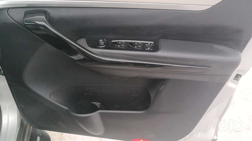 Mahindra Xuv700 2.0 Ax 7 Petrol At Str, 2023, Diesel