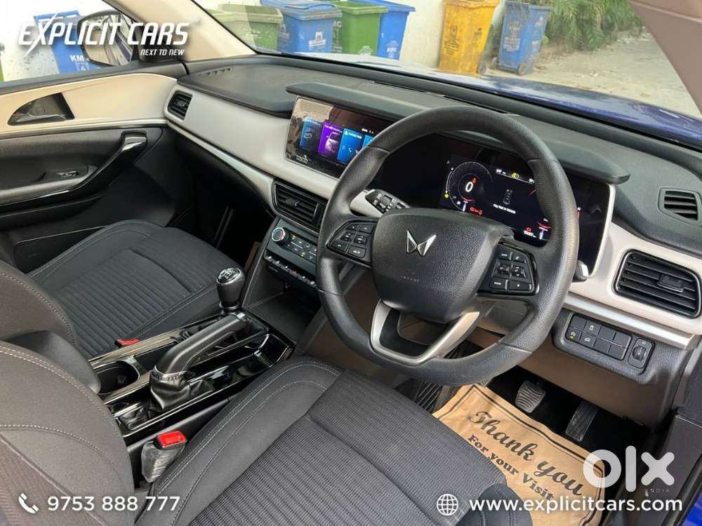 Mahindra Xuv700 2.0 Ax 5 Petrol Mt 7 Str, 2025, Petrol