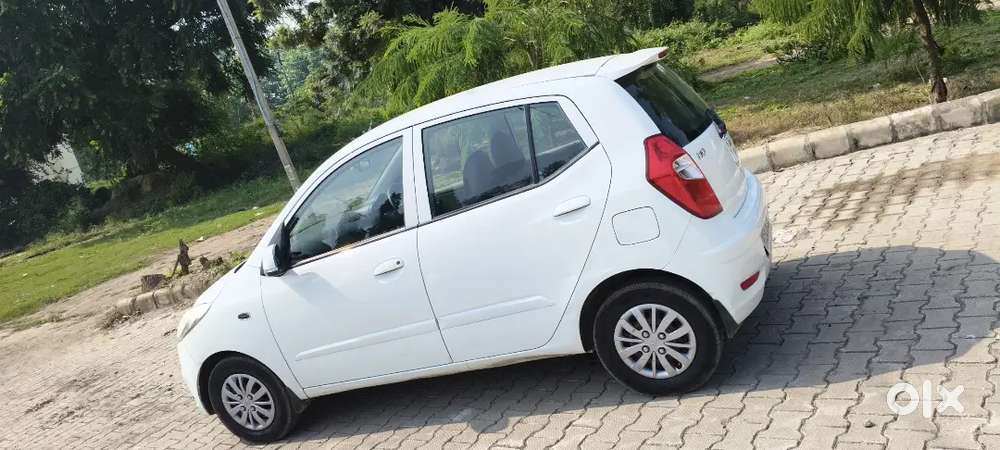 Hyundai I10 Sportz 2013 1st Owner Petrol Cng New Tayar Bima Valid