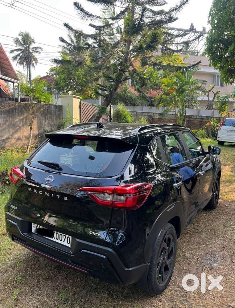 0070 Nissan Magnite 20k Km Only. Top Model. Kuro Full Black Car