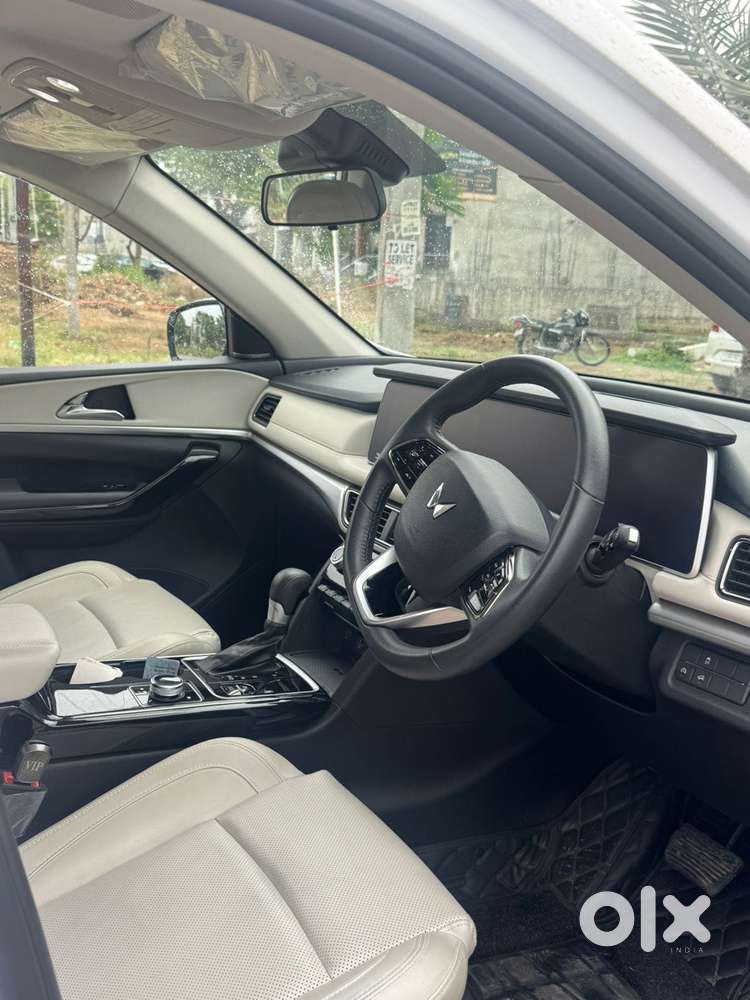 Mahindra Xuv700 2.2 Ax 7 Diesel At Luxury Pack Str Awd, 2024, Diesel