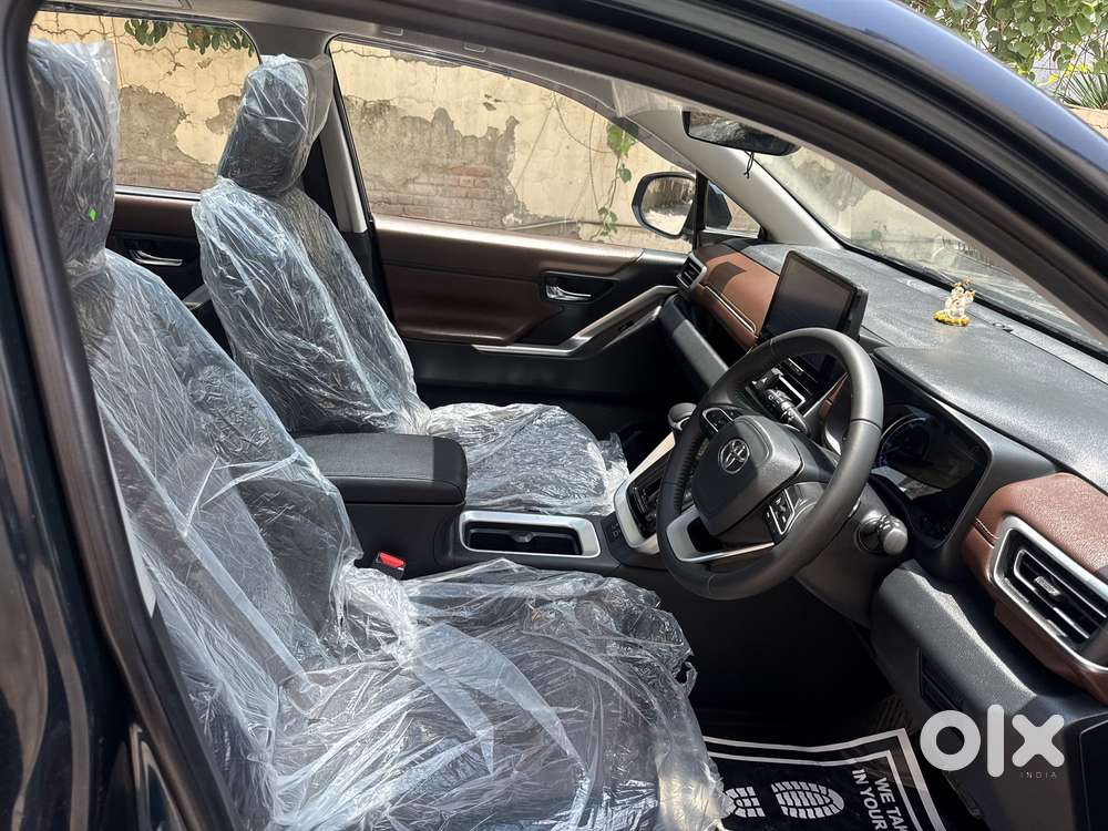 Toyota Innova Hycross 2.0 Vx (o) Hybrid 7 Str, 2024, Cng & Hybrids