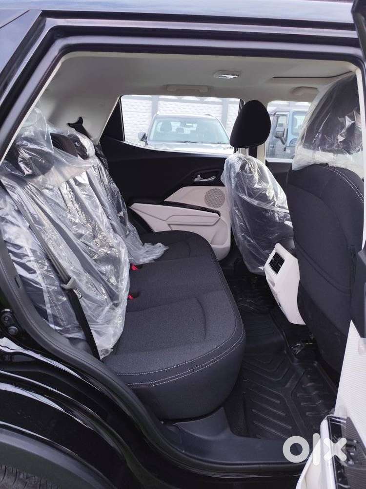 Mahindra Xuv 3xo Ax5l Pg Mt, 2025, Petrol