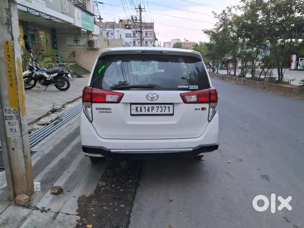 Toyoto Innova Crysta