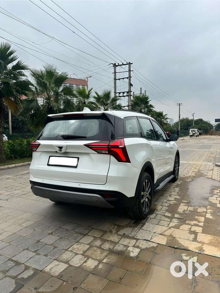 Mahindra Xuv700 Ax 3 Petrol Mt 5 Str (e), 2022, Petrol