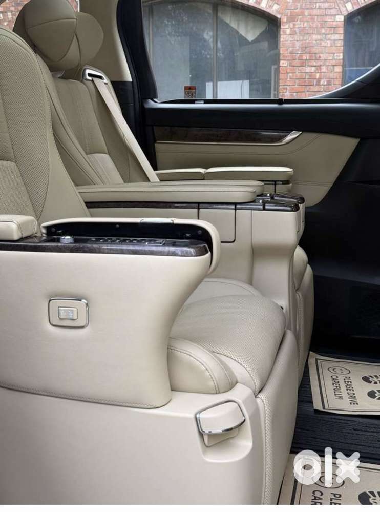 Toyota Vellfire Vip – Executive Lounge, 2023, Petrol