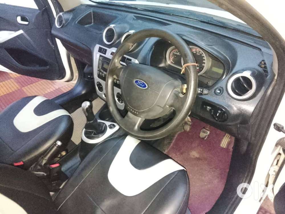 Ford Figo 1.2p Trend Mt, 2015, Petrol