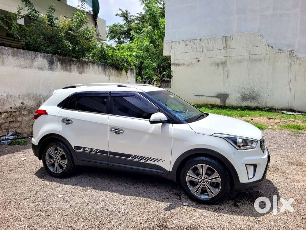 Hyundai Creta Automatic White Colour
