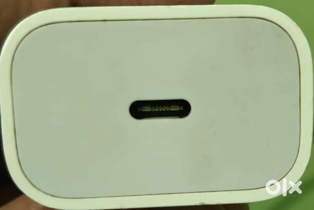 Apple 20 W adapter