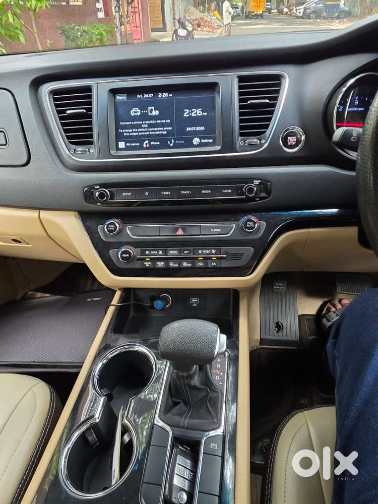 Kia Carnival Premium, 2020, Diesel