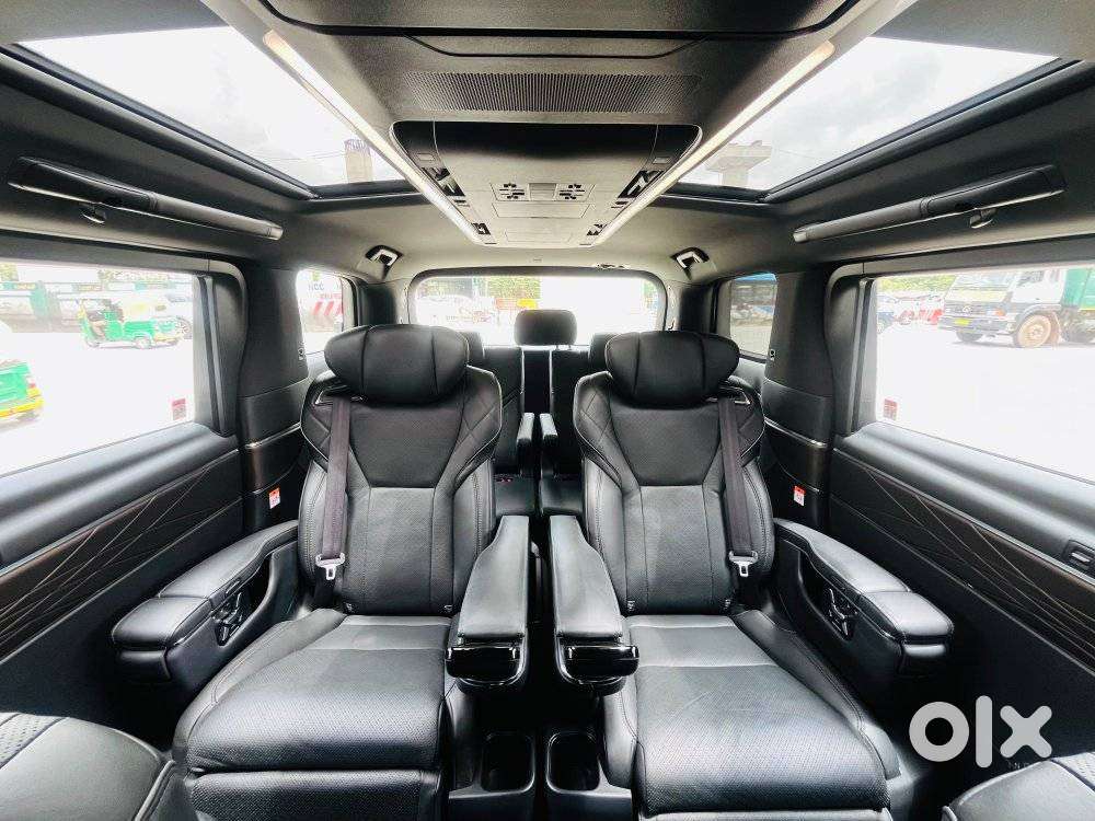 Toyota Vellfire 2.5 Executive Lounge, 2025, Petrol