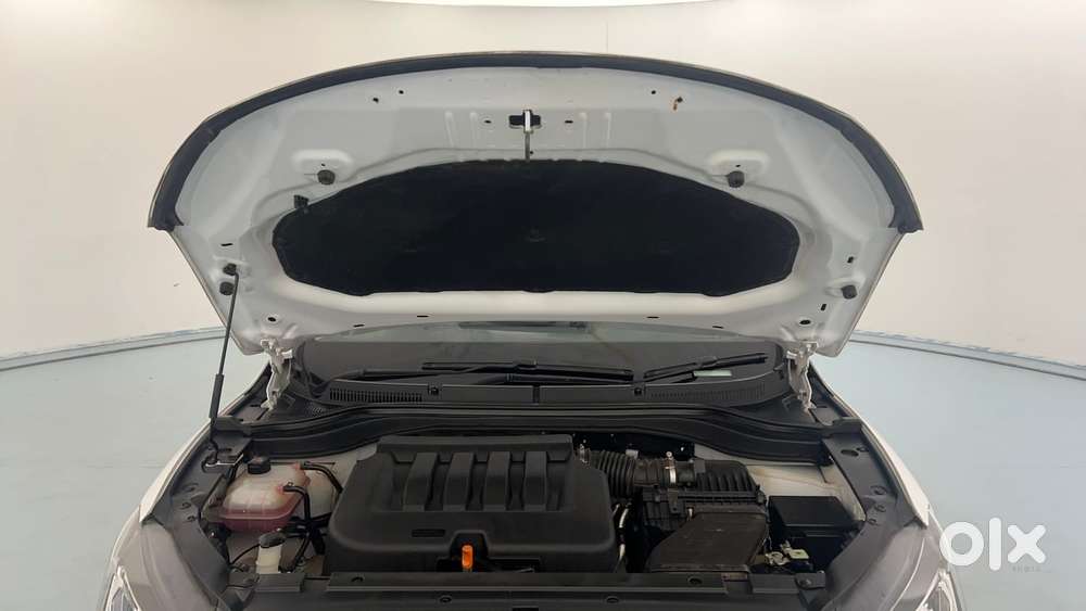 Mahindra Xuv700 2.0 Ax 5 Petrol Mt 7 Str, 2025, Petrol