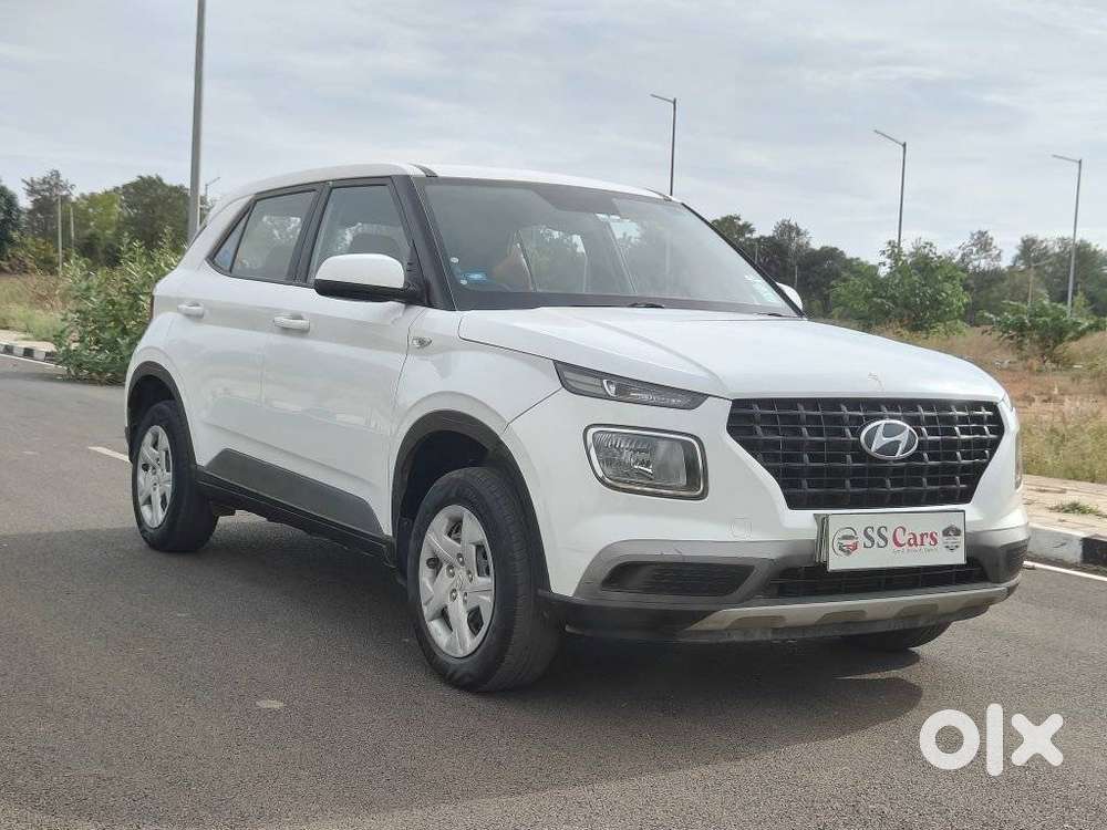 Hyundai Venue E, 2022, Petrol
