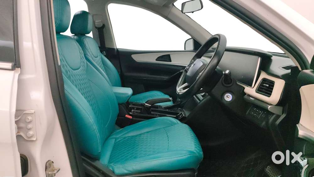 Mahindra Xuv700 2.2 Ax 5 Diesel At 7 Str, 2022, Diesel