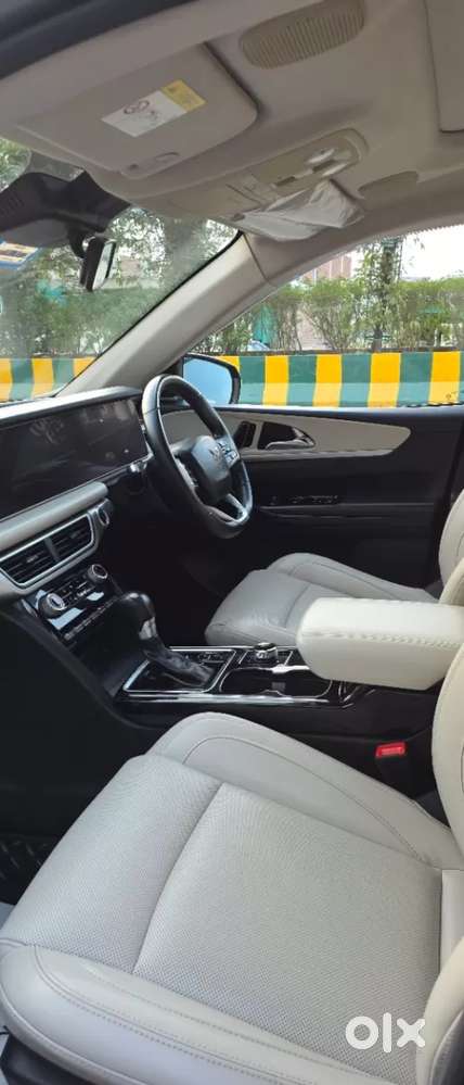 Mahindra Xuv700 Ax7 Luxury Pack Awd, 2021, Petrol