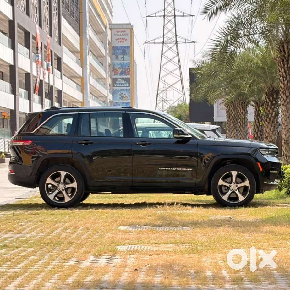 Jeep Grand Cherokee Limited (o) 4x4 At, 2023, Petrol
