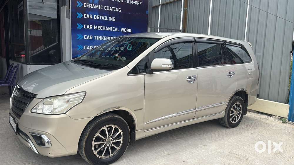 Toyota Innova 2.0 V 2014