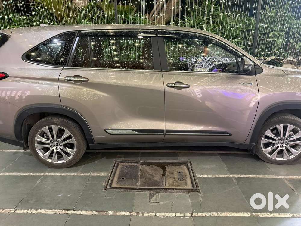 Toyota Innova Hycross 2024 Well Maintained