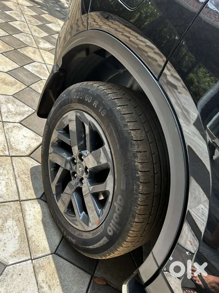 Tata Safari Dark Edition