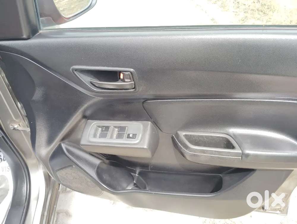Maruti Suzuki Swift 2021 Petrol 65000 Km Driven