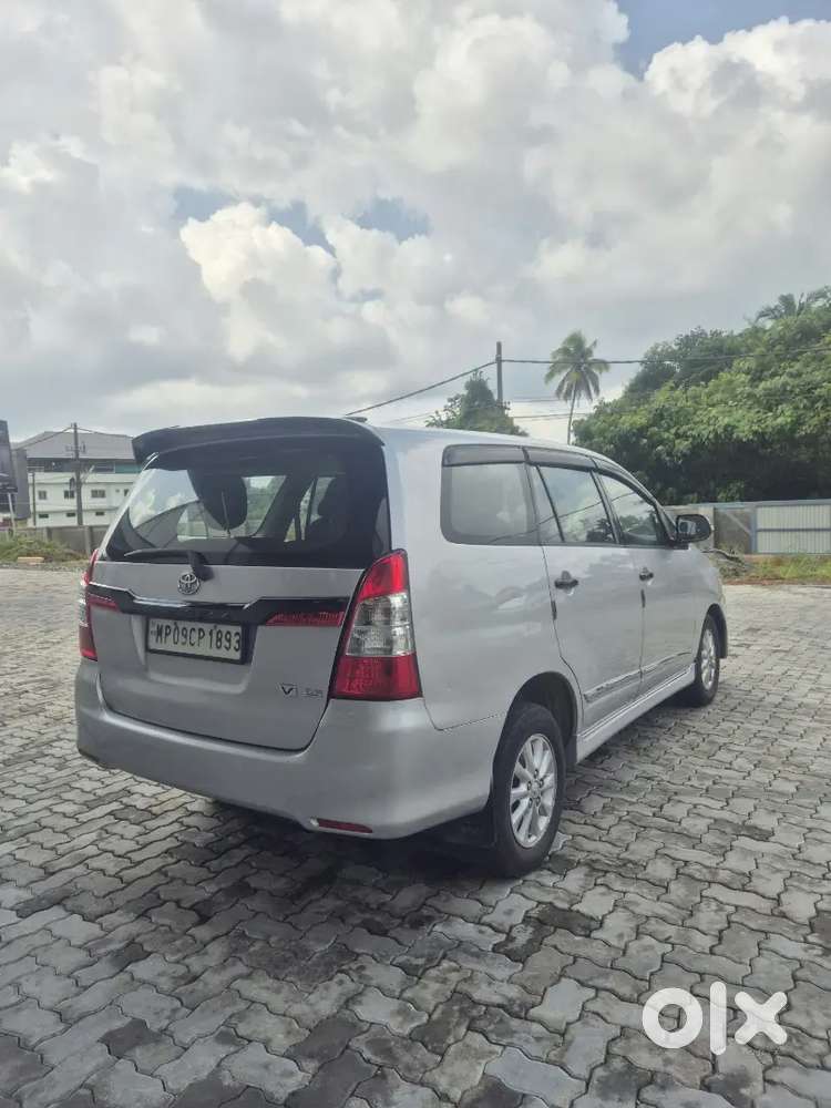Toyota Innova V 2014
