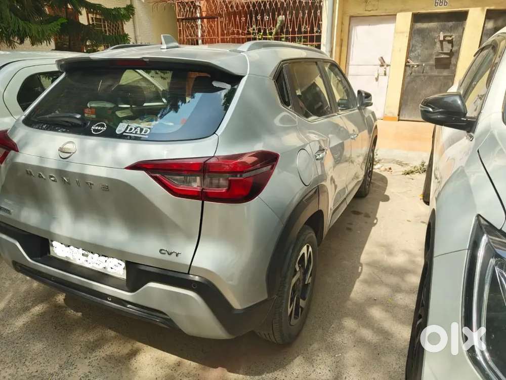 Nissan Magnite 2022 Dec Xv Premium Cvt Petrol 42000 Km Silver