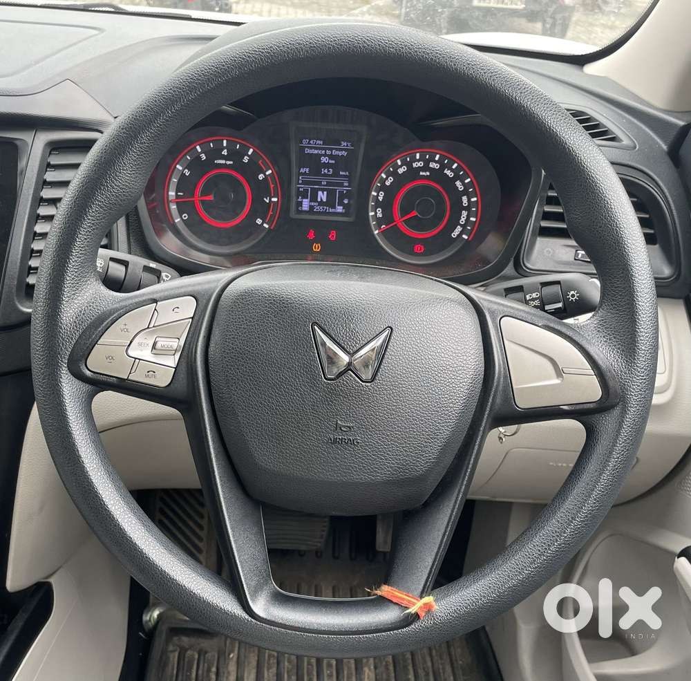 Mahindra Xuv300 1.2 W6 Amt Petrol, 2023, Petrol