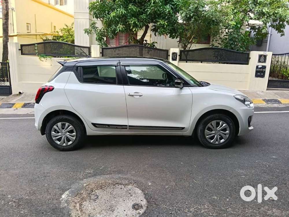 Maruti Suzuki Swift VXi + Manual, 2022, Petrol