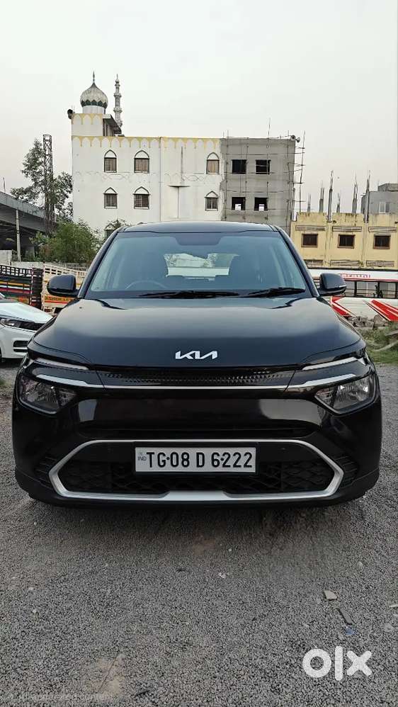 Kia Carens 2024 Petrol Well Maintained