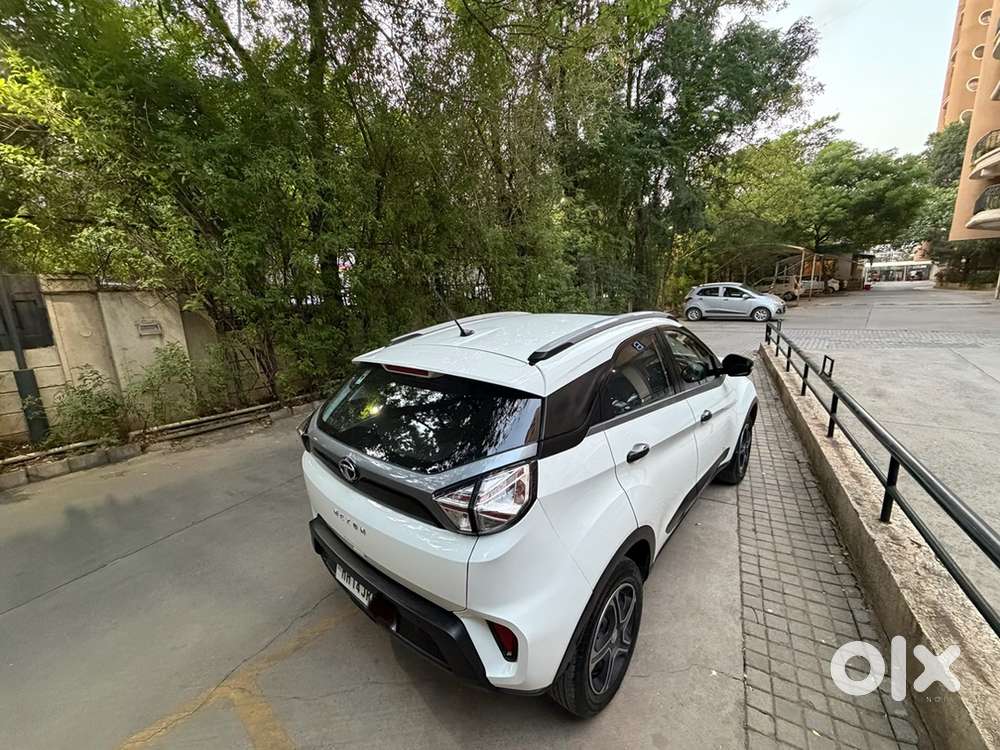 Tata Nexon Amt With Sunroof  Only 26k Km Driven  Excellent Condition