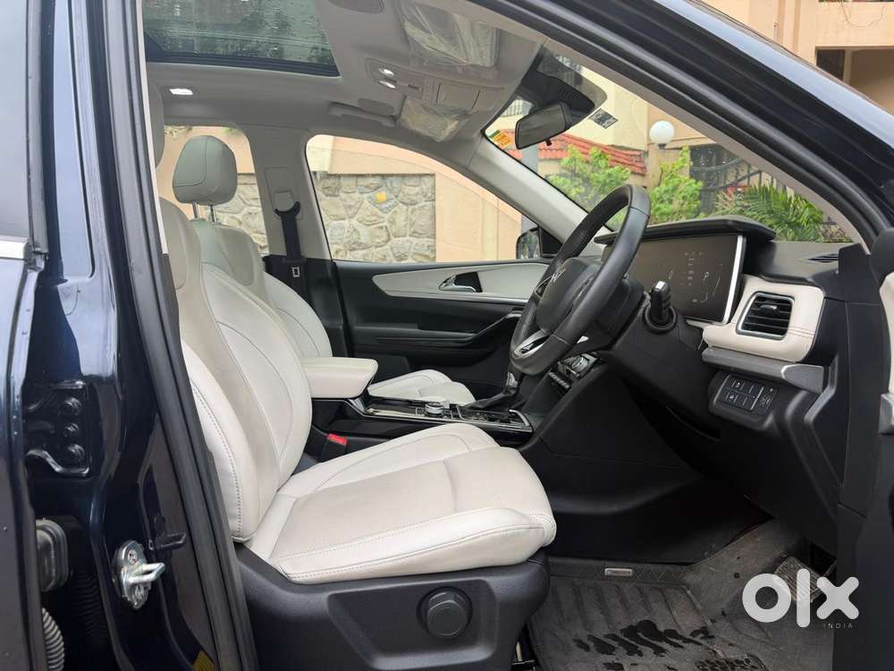 Mahindra Xuv700 2.2 Ax 7 Diesel At Luxury Pack Str Awd, 2022, Diesel
