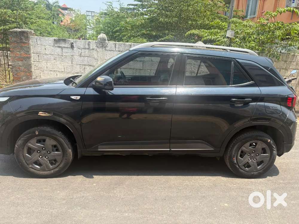 Hyundai Venue 2024 Petrol 21000 Km Driven