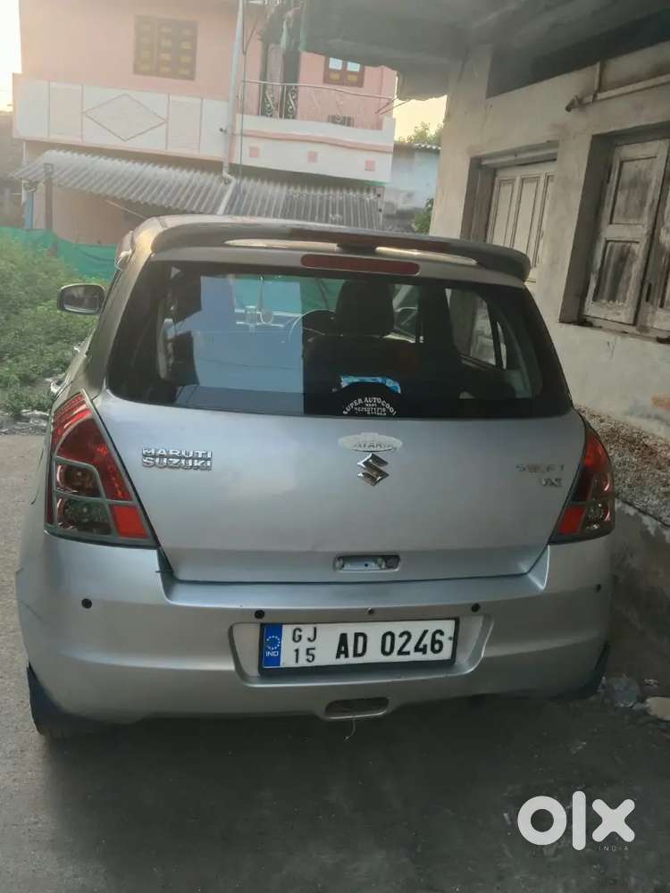 Maruti Suzuki Swift 2010 Cng & Hybrids 122000 Km Driven