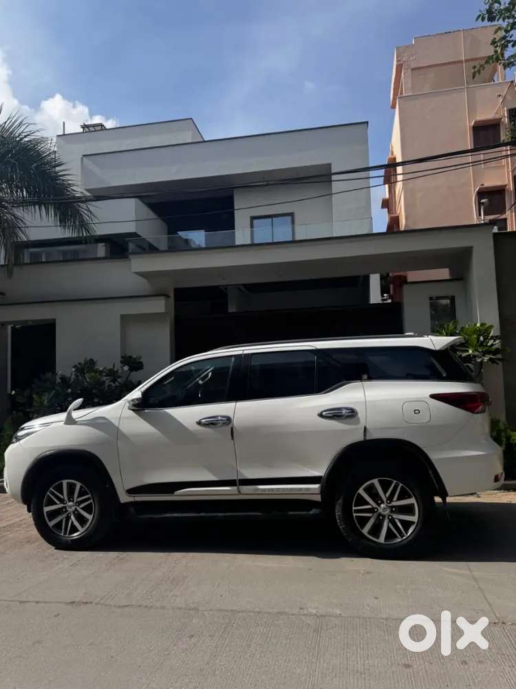 Toyota Fortuner Auto 4×4  Shrm Track Non Accident New Tyres N Battery