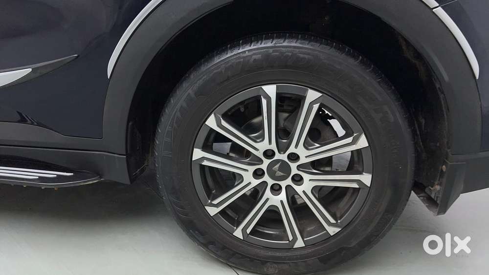 Mahindra Xuv700 2.0 Ax 7 Petrol At Str, 2023, Petrol