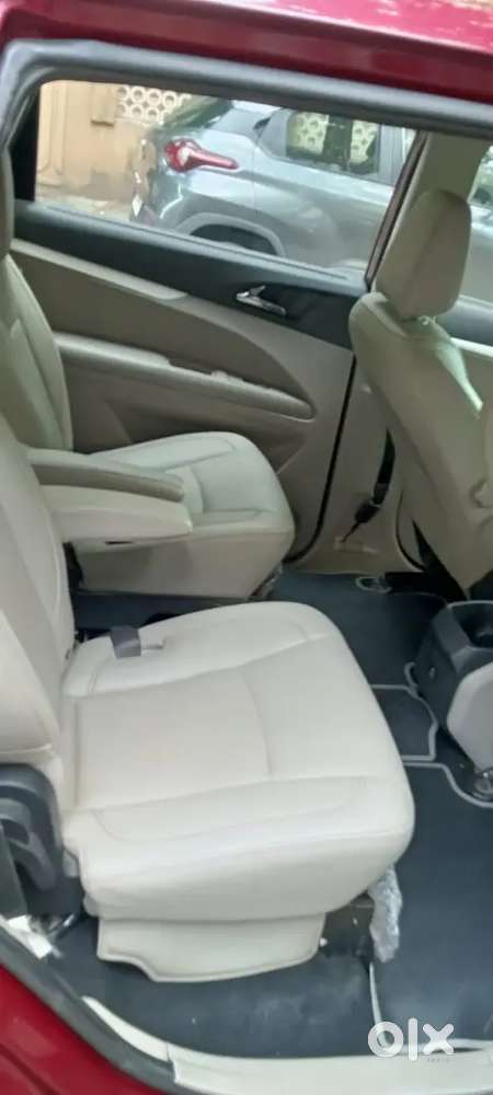Mahindra Marazzo M8 2018