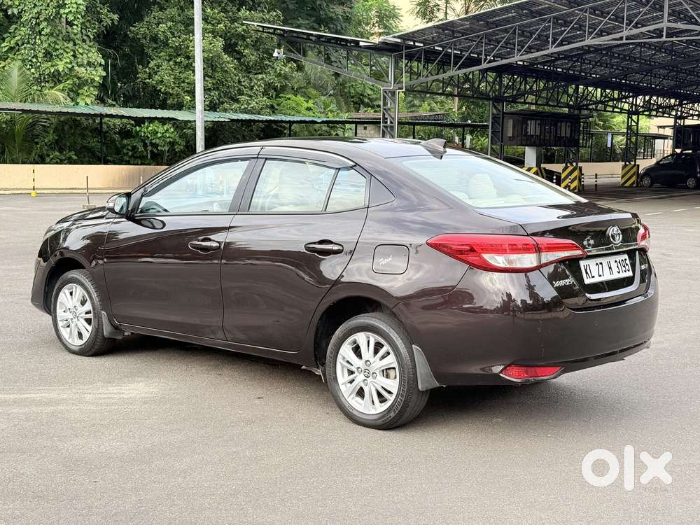 Toyota Yaris V Cvt, 2018, Petrol