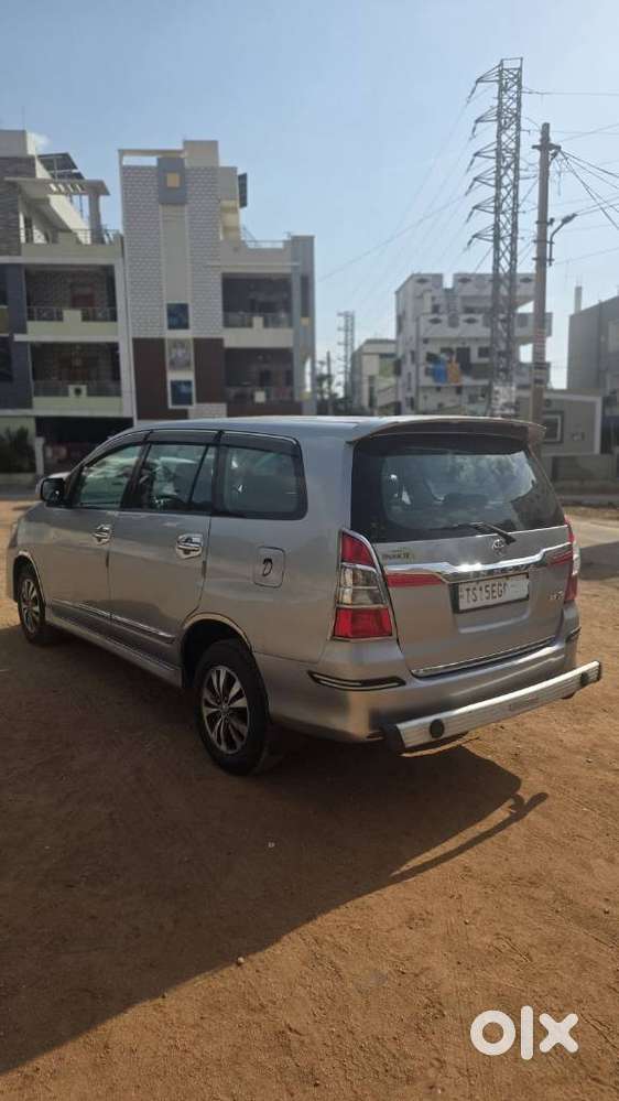 Toyota Innova 2.5 V Diesel 8-seater, 2015, Diesel