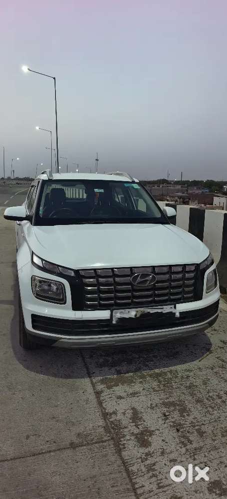 Hyundai Venue 2022 Petrol 16000 Km Driven